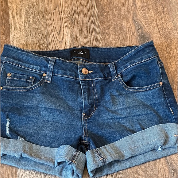 Adorable EUC Celebrity Pink Denim Shorts - Picture 3 of 7